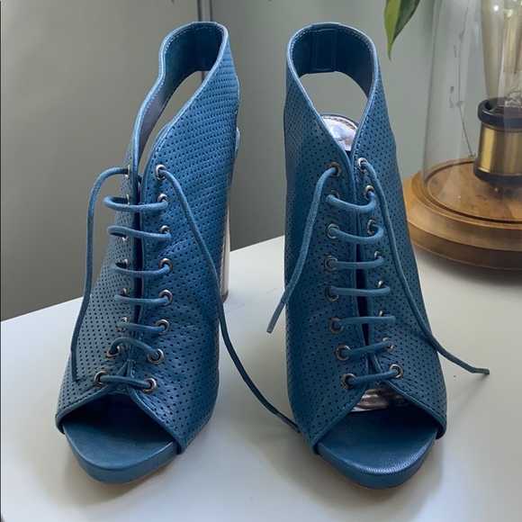 STEVE MADDEN HEELS - Picture 2 of 5